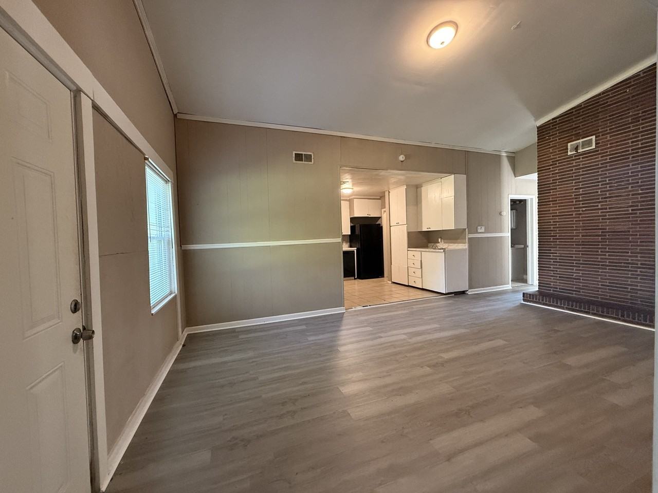 1428 Flamingo Ln - Photo 3 of 9
