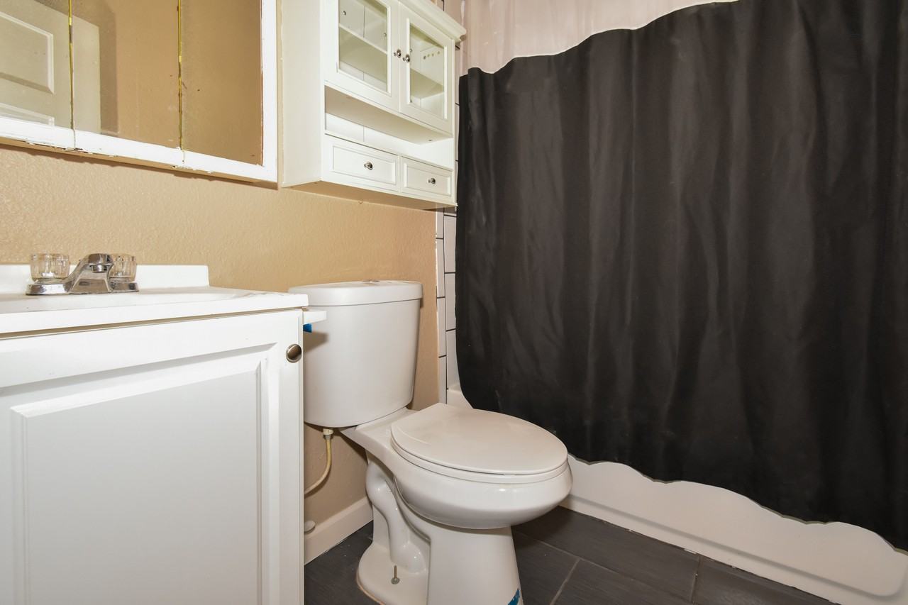585 S 2nd Ave - Photo 5 of 19