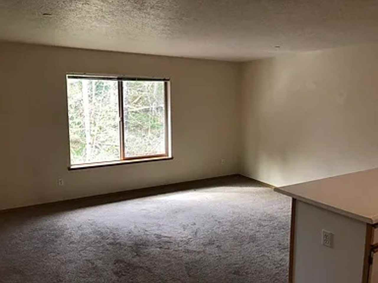 621 Ne Kane Dr #103 - Photo 3 of 26