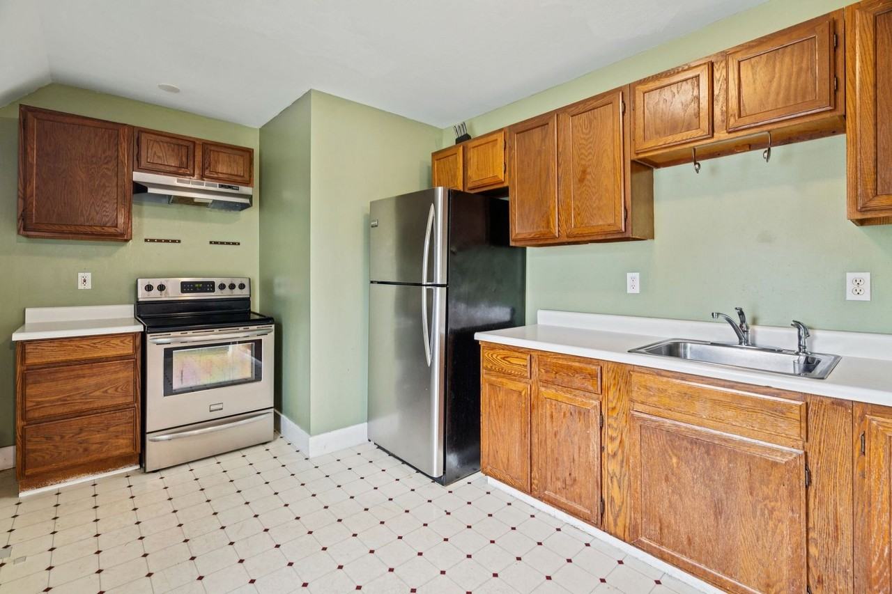 463 Lake Ave #2 - Photo 3 of 20
