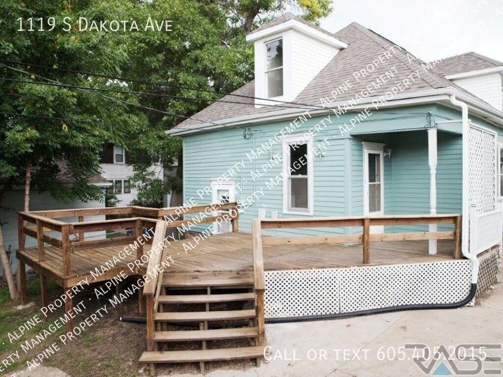 1119 S Dakota Ave - Photo 3 of 18