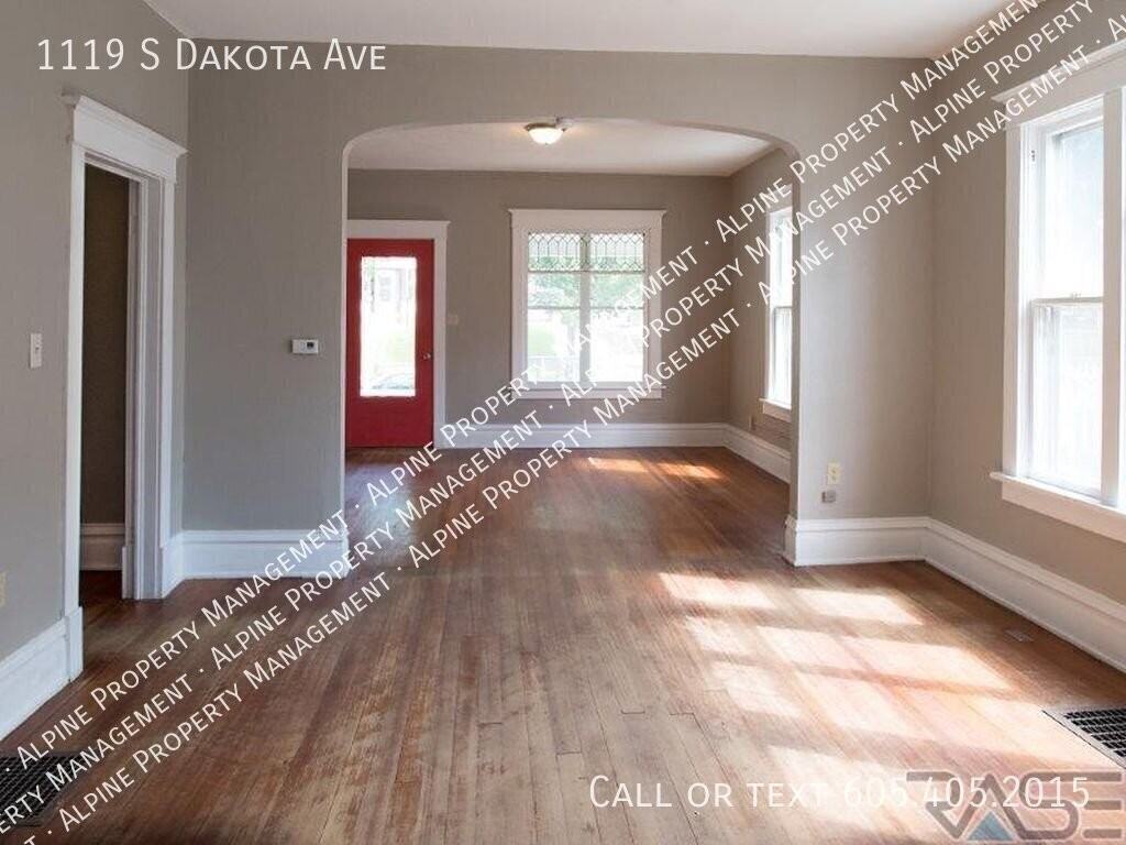 1119 S Dakota Ave - Photo 4 of 18