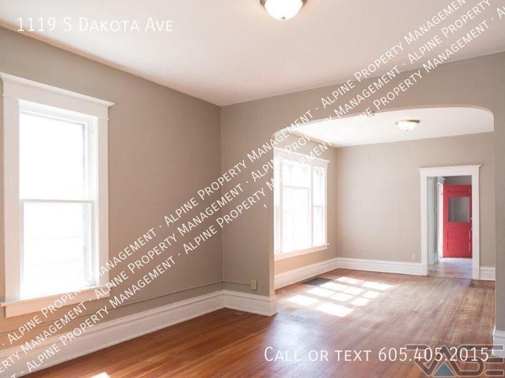 1119 S Dakota Ave - Photo 5 of 18