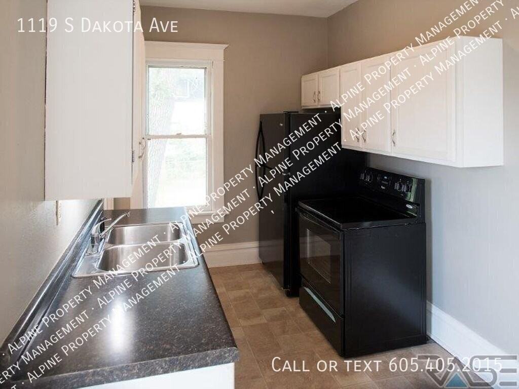 1119 S Dakota Ave - Photo 6 of 18