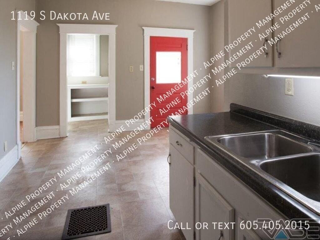 1119 S Dakota Ave - Photo 7 of 18
