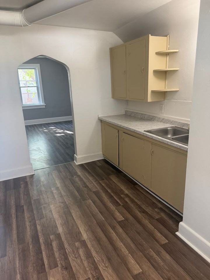 1724C N 24th St - Photo 3 of 7