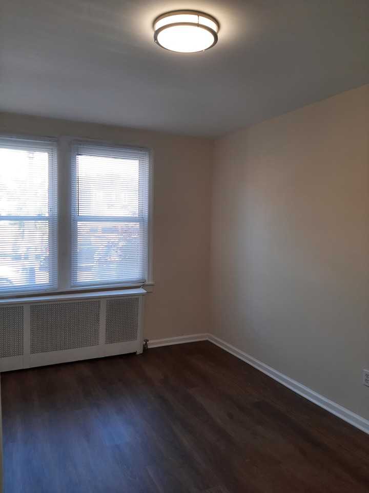 1027 16th St Ne #1 - Photo 3 of 11
