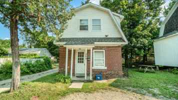 featured image of 204 E Cherry St
