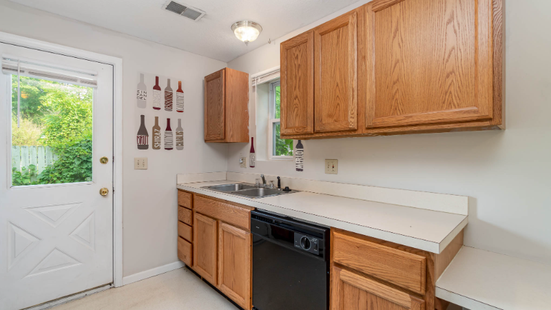 204 E Cherry St - Photo 3 of 24