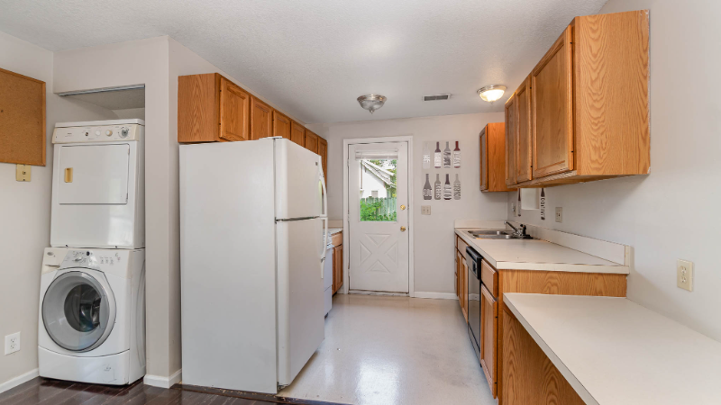 204 E Cherry St - Photo 5 of 24
