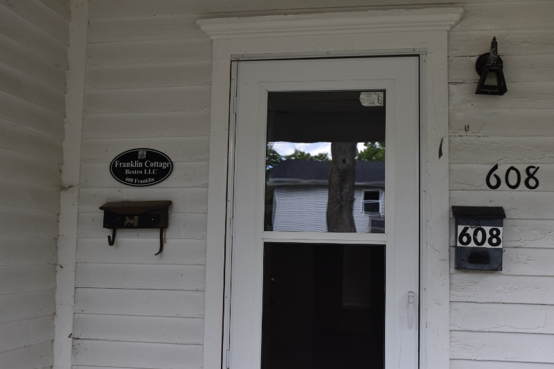 608 S Franklin St #B - Photo 2 of 18