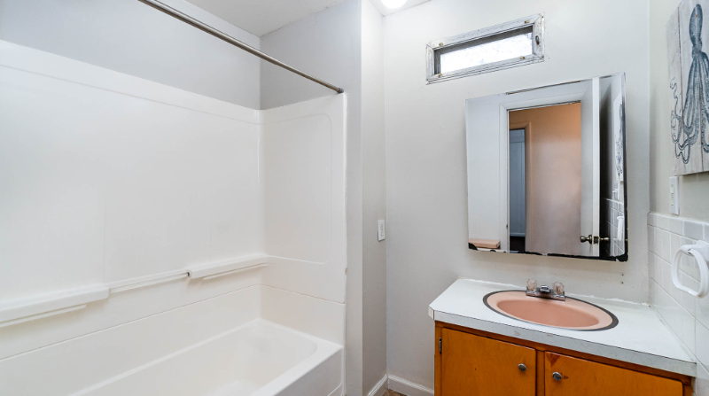 607 S University Ave - Photo 6 of 19