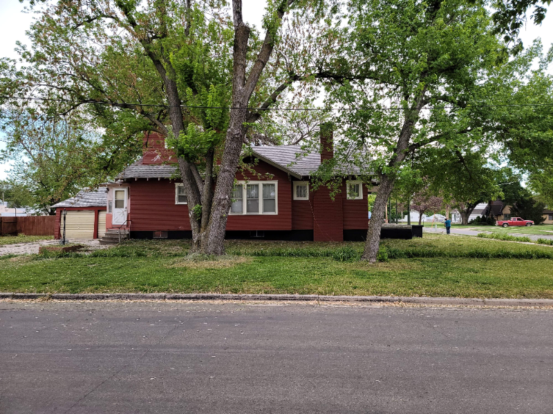 901 23rd St - Photo 4 of 28