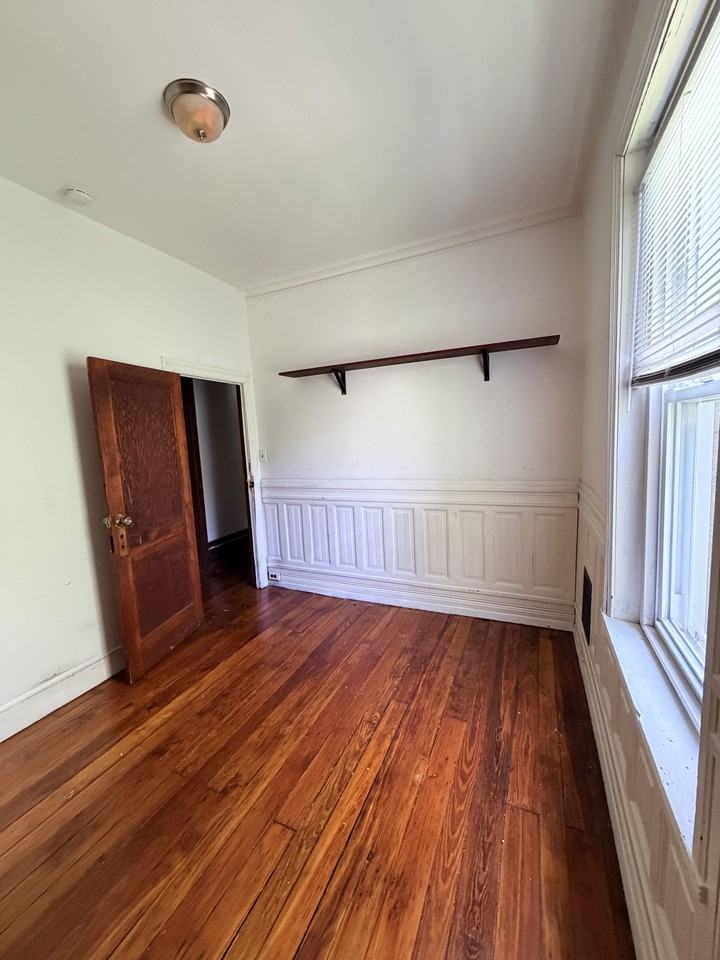 2141 N Uber St - Photo 2 of 11