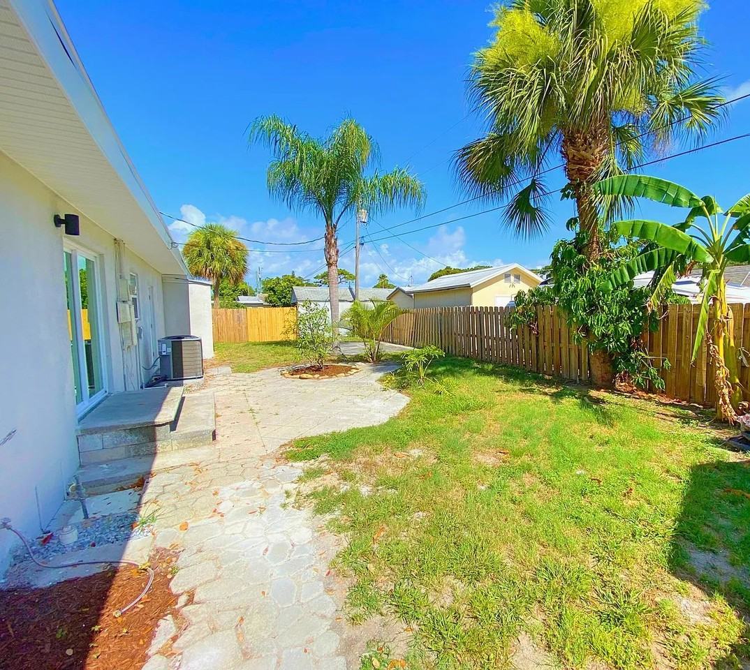 317 Live Oak Ln - Photo 2 of 9