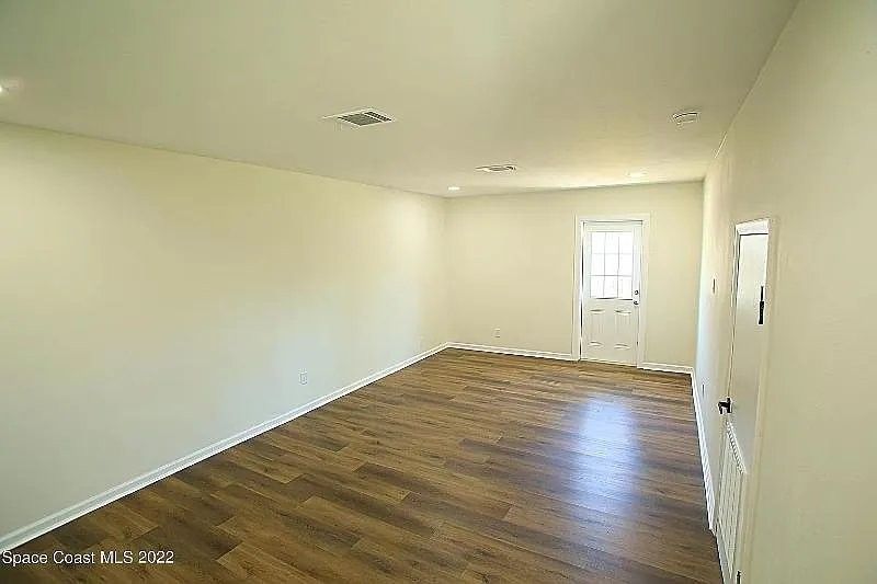 317 Live Oak Ln - Photo 4 of 9