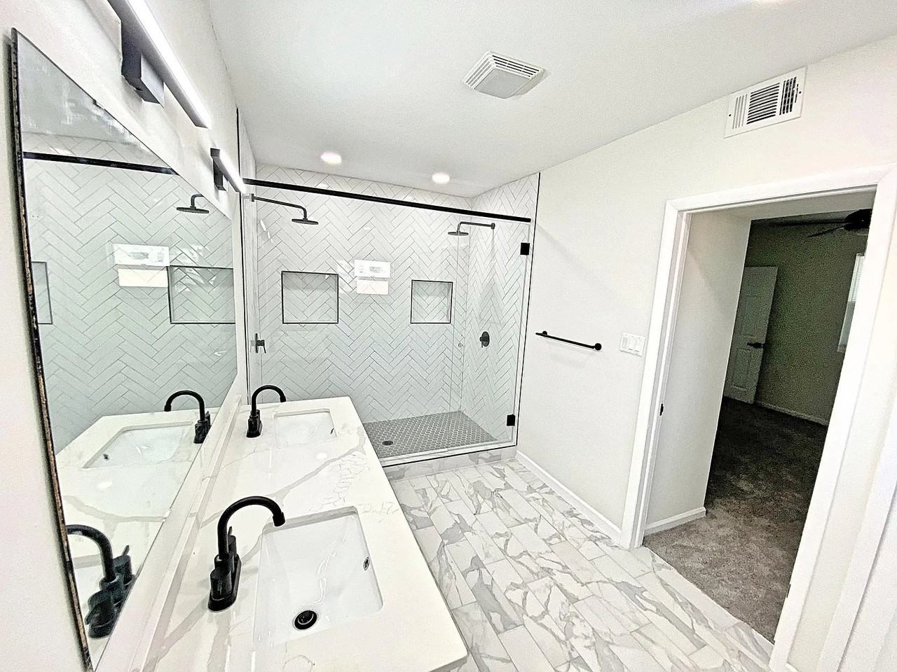317 Live Oak Ln - Photo 7 of 9