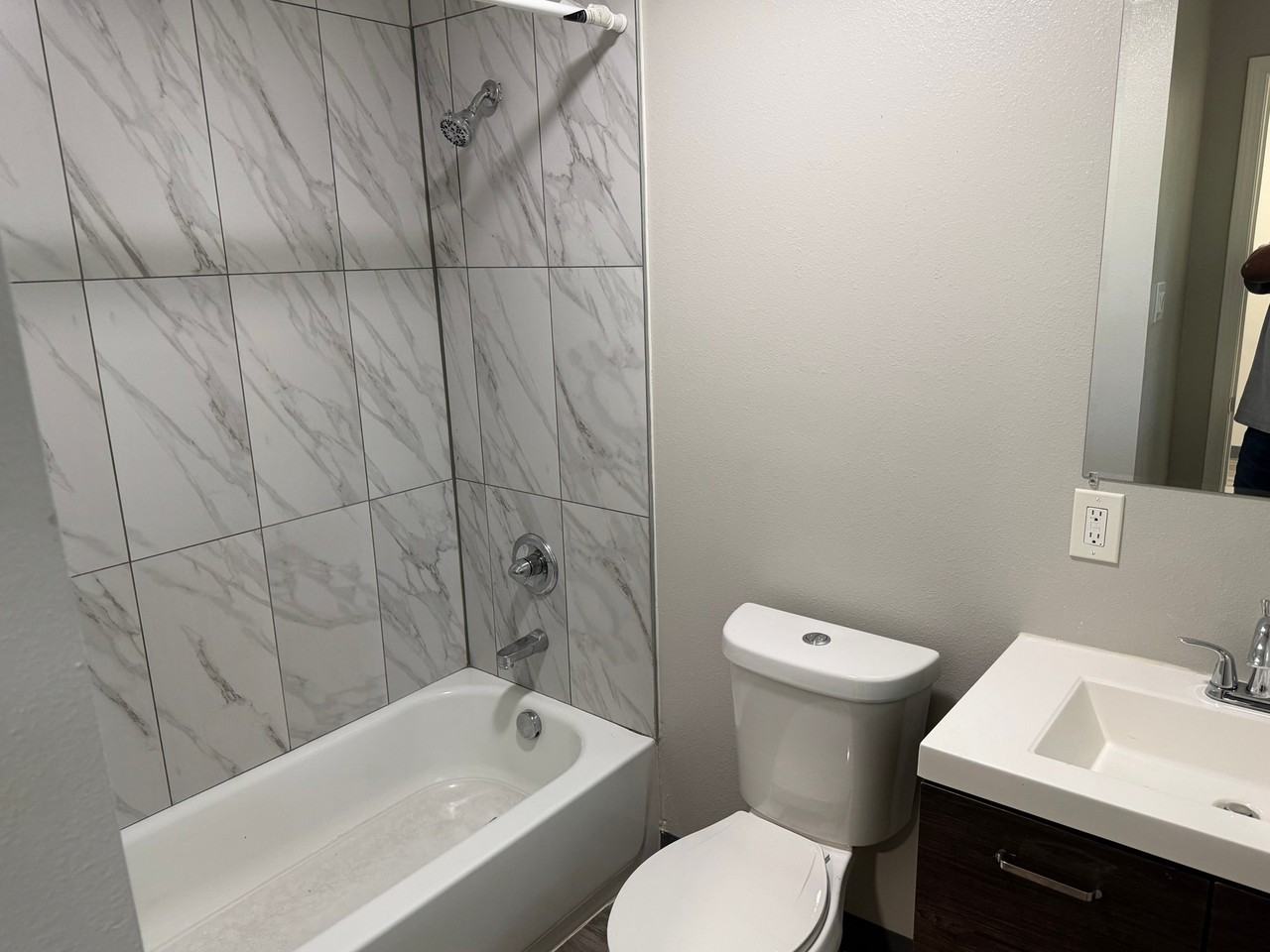1209 W 22nd St - Photo 4 of 7