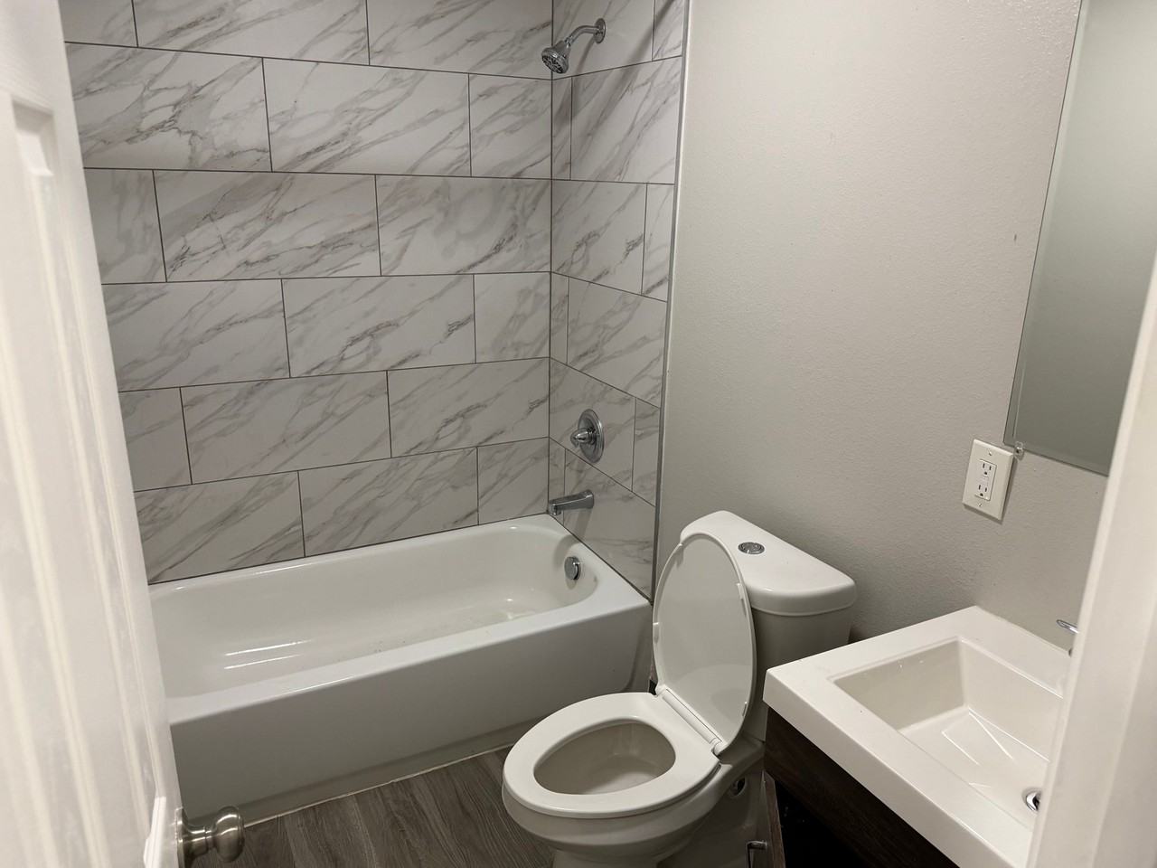 1209 W 22nd St - Photo 5 of 7