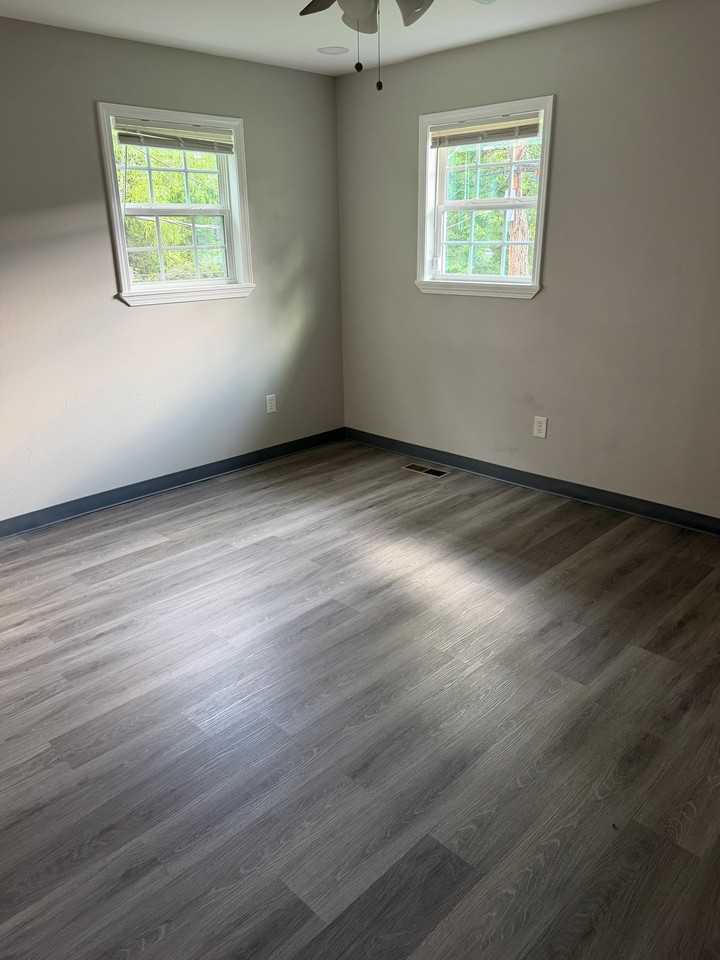 1209 W 22nd St - Photo 6 of 7