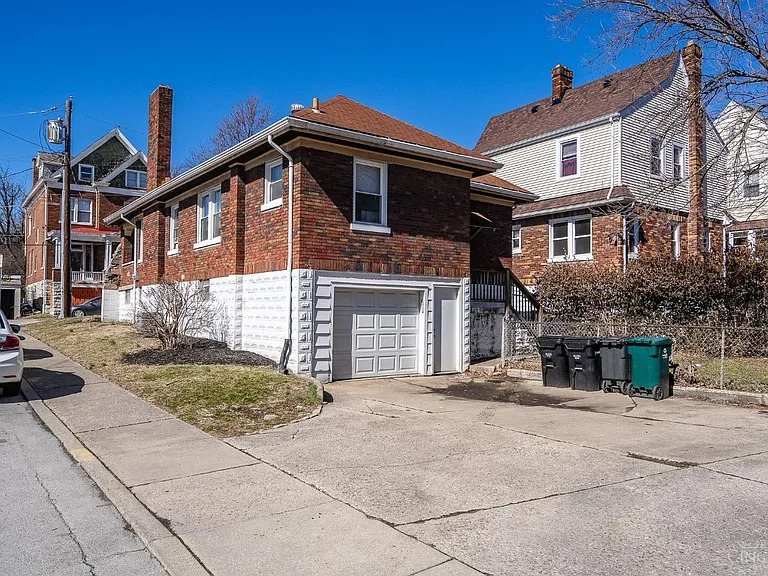 2408 Moerlein Ave - Photo 2 of 11