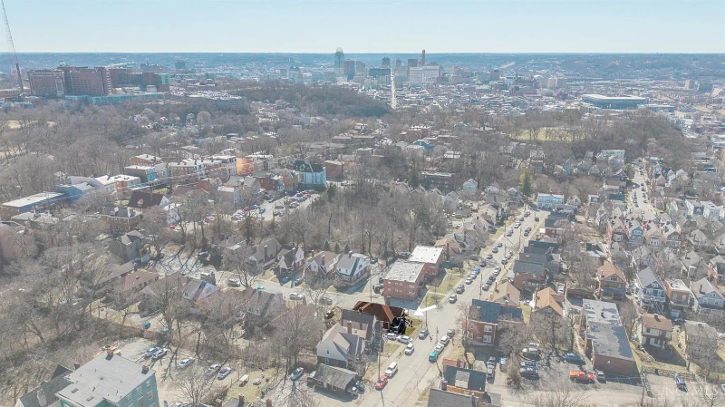 2408 Moerlein Ave - Photo 4 of 11