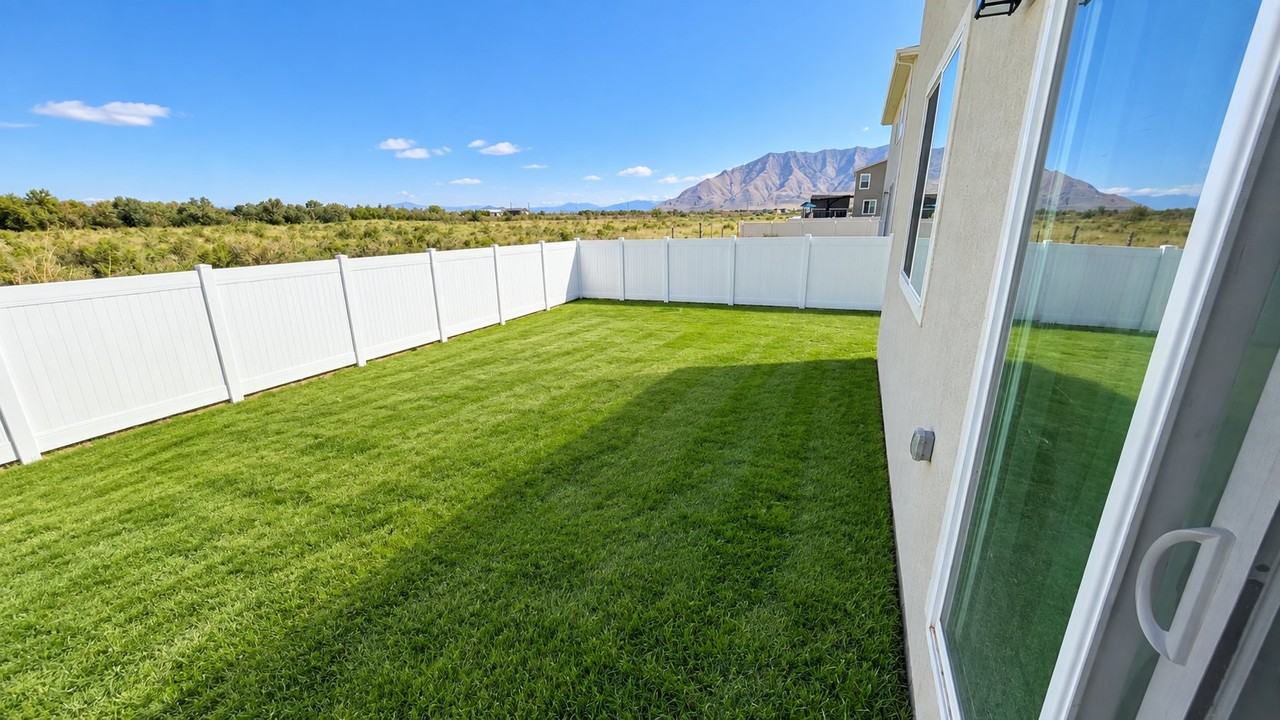570 W Lefty Ln - Photo 4 of 20