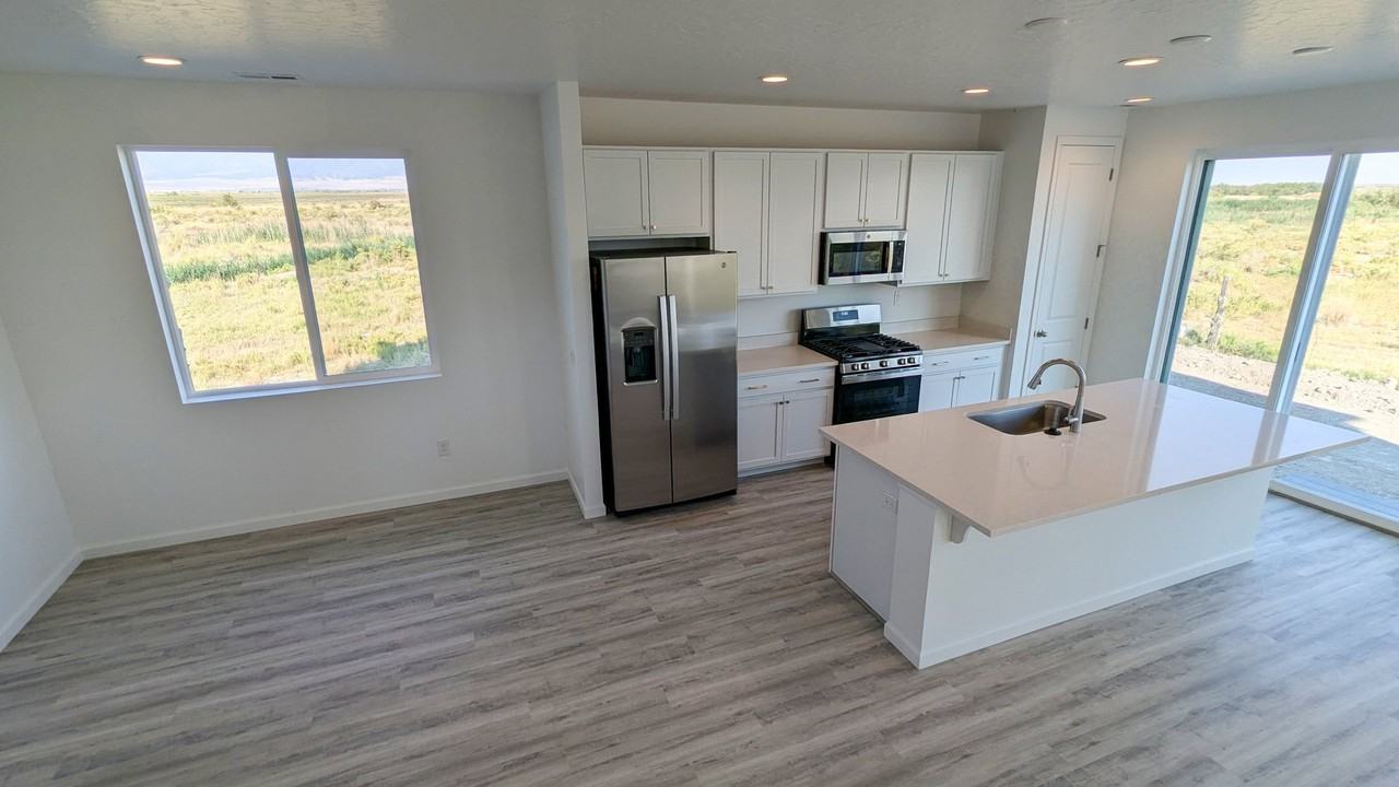 570 W Lefty Ln - Photo 6 of 20