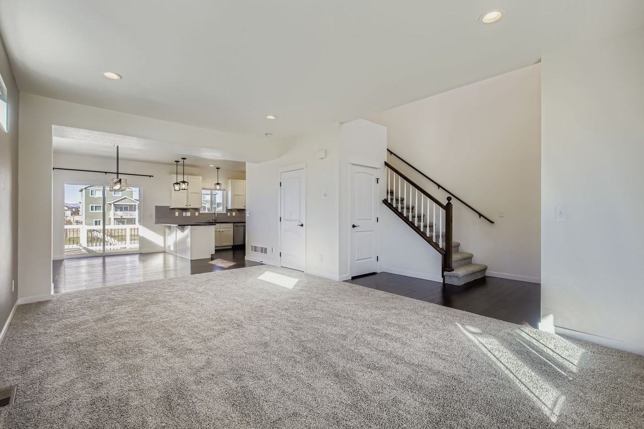 464 Wind River Dr - Photo 2 of 22
