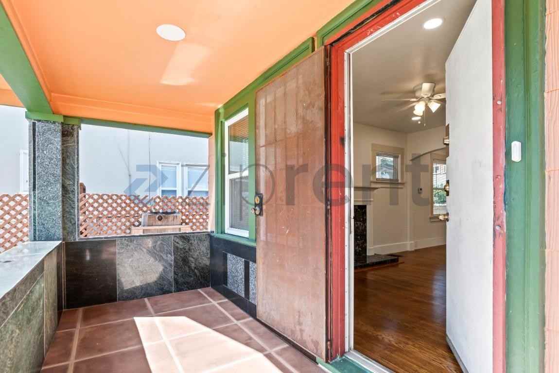 1048 Stanford Ave #A - Photo 4 of 25