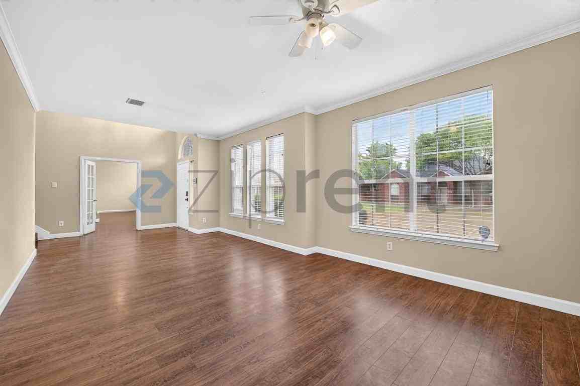 1228 Hillcrest Dr - Photo 7 of 36