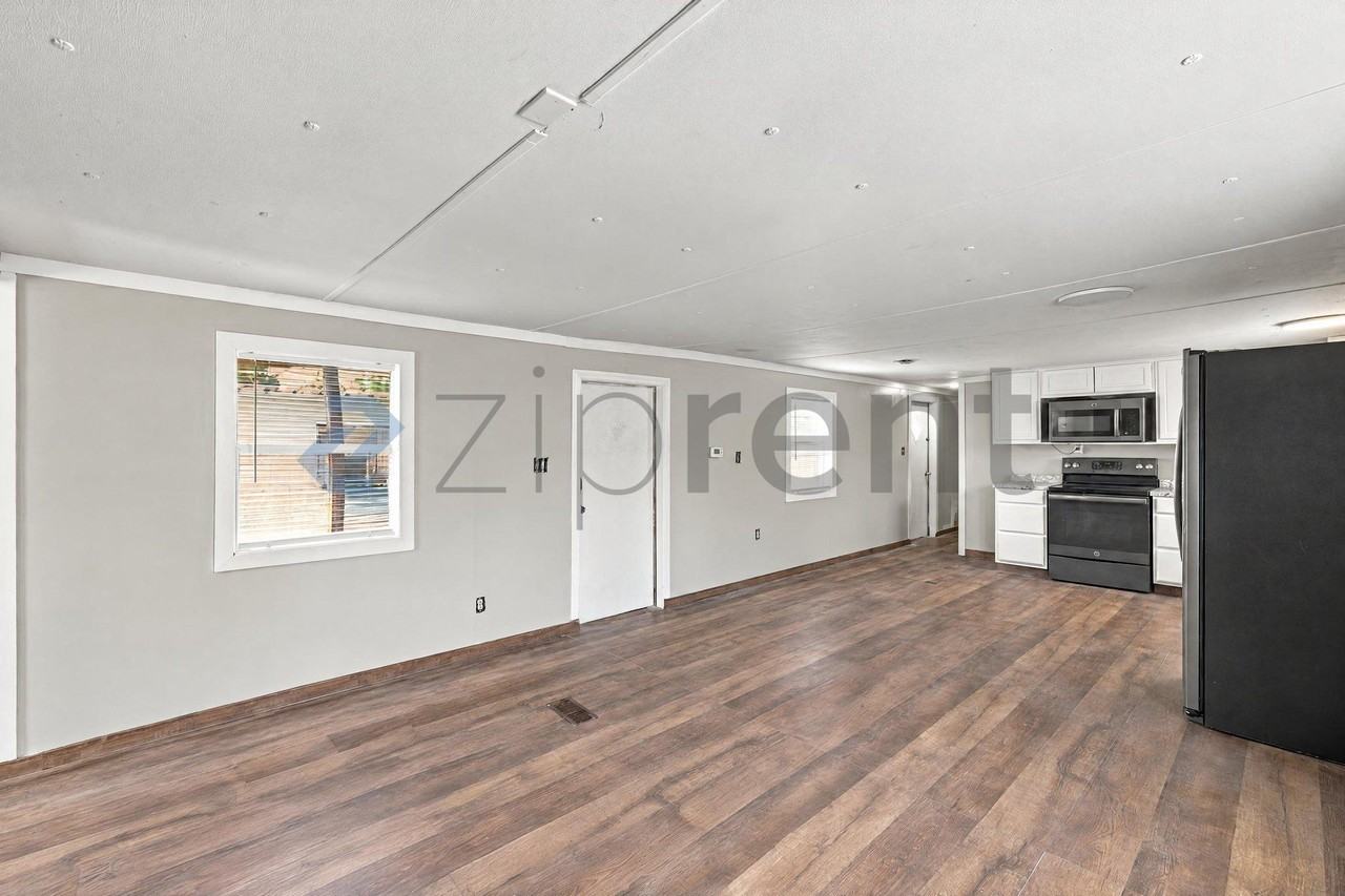 10726 Skewlee Rd - Photo 7 of 15