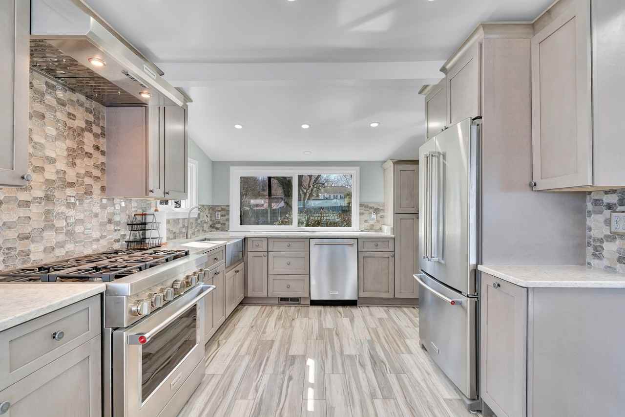 245 Chesapeake Ave - Photo 4 of 20