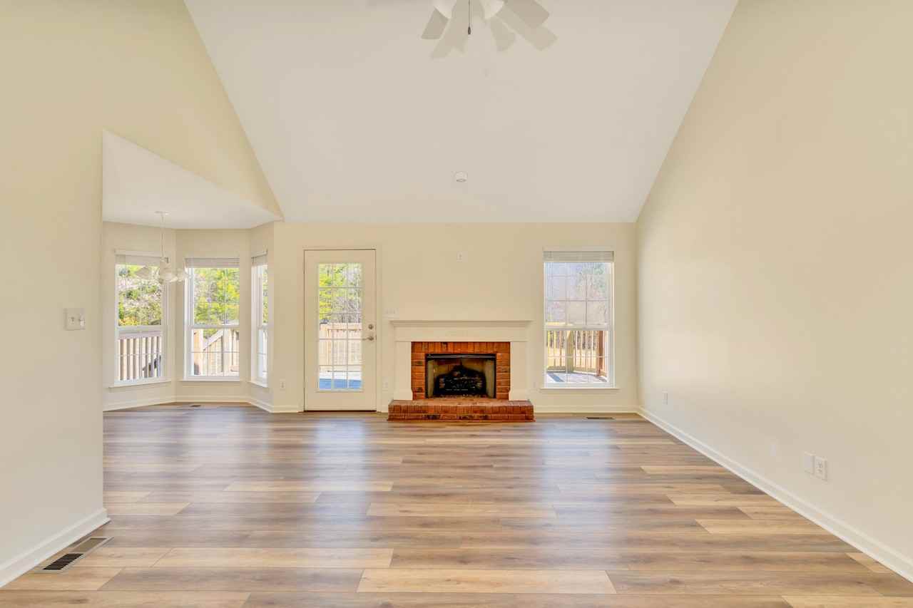 2224 N Fork Dr - Photo 2 of 20