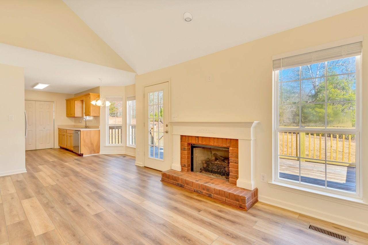 2224 N Fork Dr - Photo 3 of 20