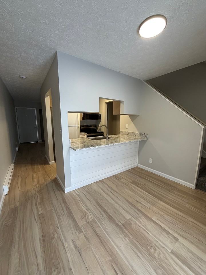208 Forest Ln - Photo 4 of 19