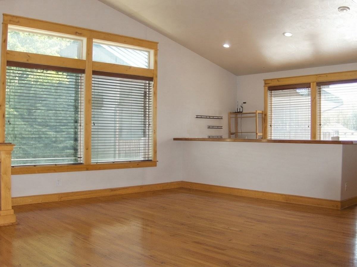 492 N St - Photo 4 of 9