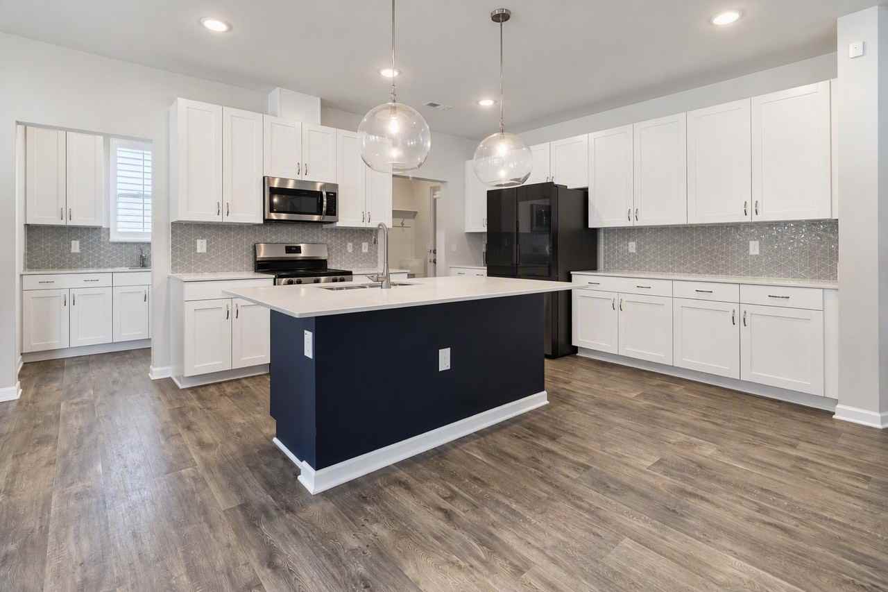 180 Beacon Hill Rd - Photo 2 of 11