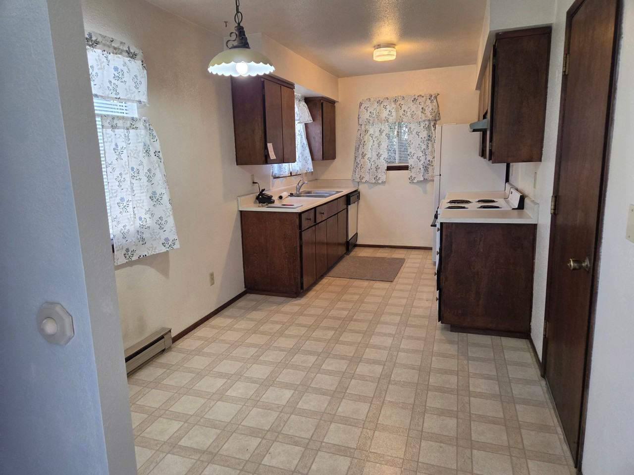 1325 Sw Jordan St #A - Photo 4 of 8