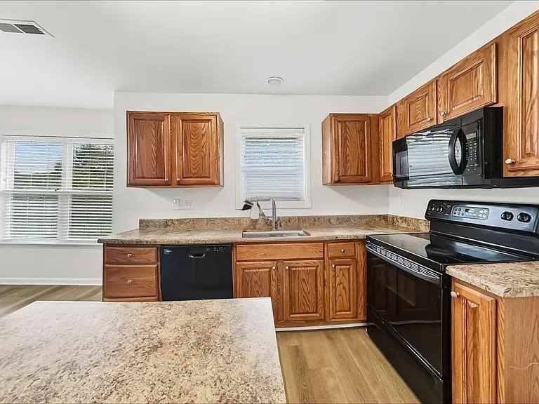 208 Fledgling Way - Photo 4 of 10