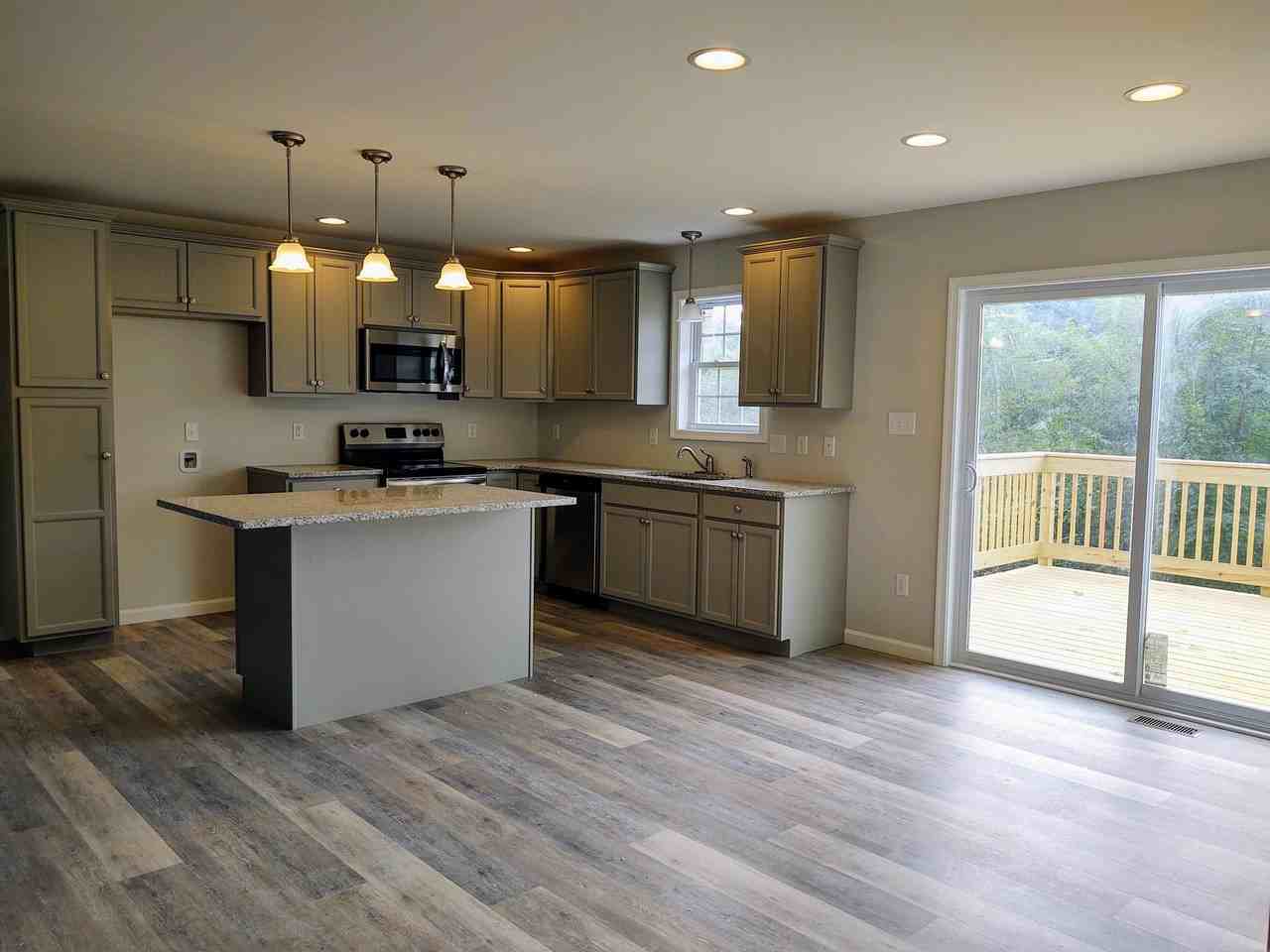 4126 Dixie Ave - Photo 3 of 8