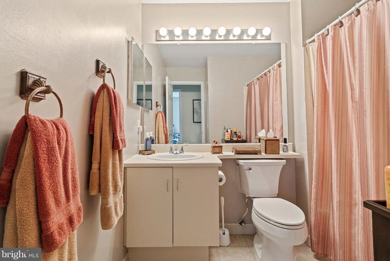 253 Columbus Dr - Photo 4 of 14