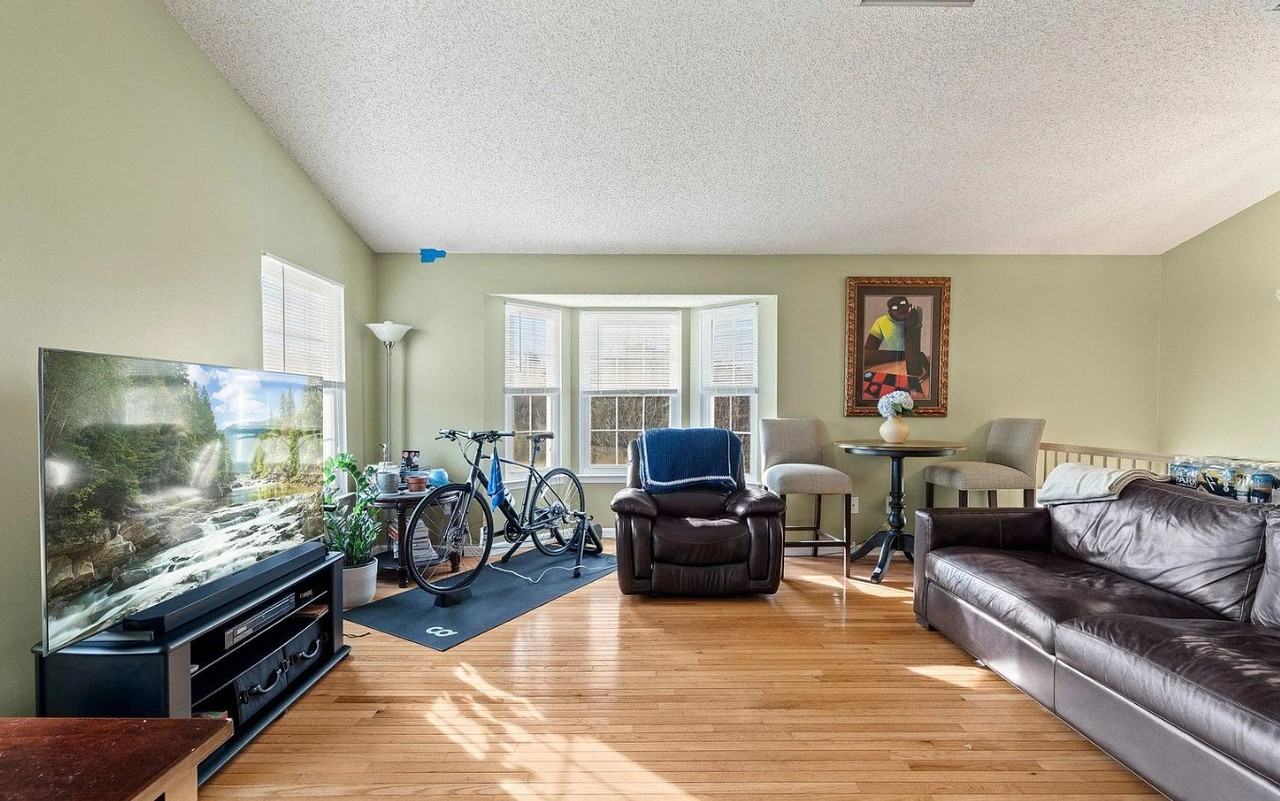 253 Columbus Dr - Photo 5 of 14