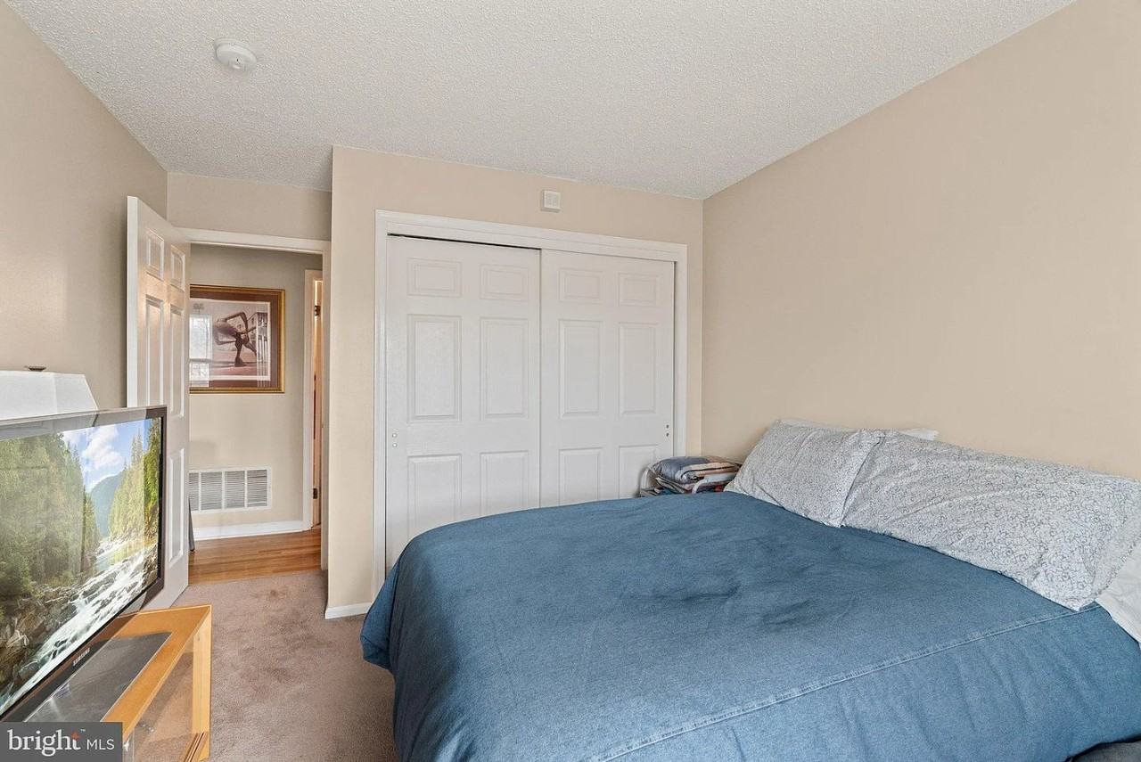 253 Columbus Dr - Photo 7 of 14