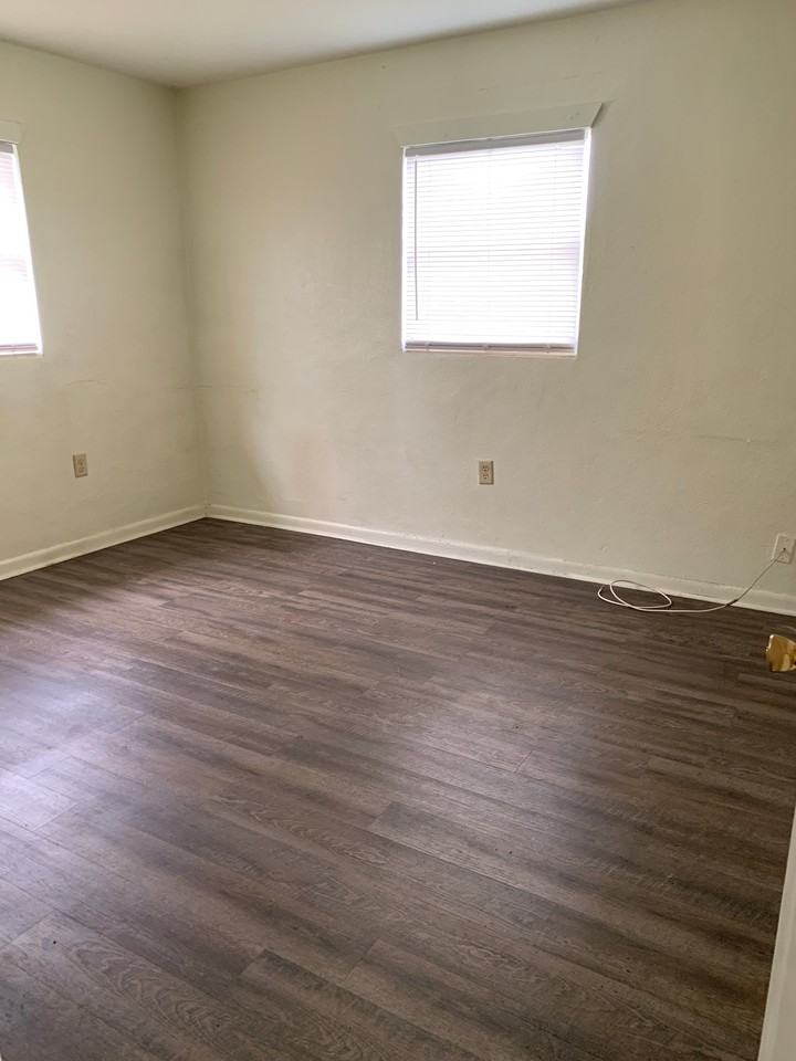 2615 44th St #B - Photo 3 of 5