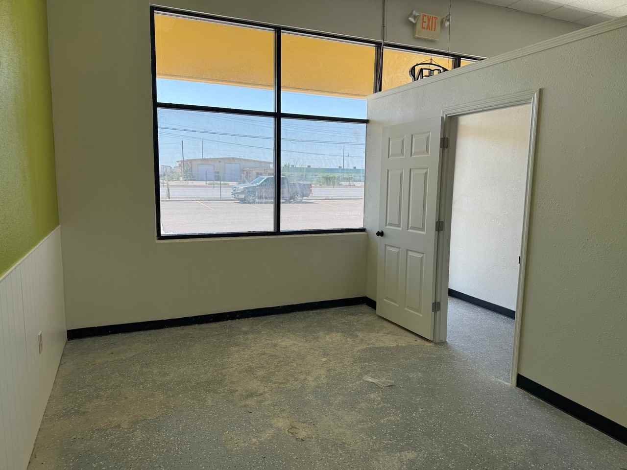 13921 Montana Ave - Photo 4 of 10