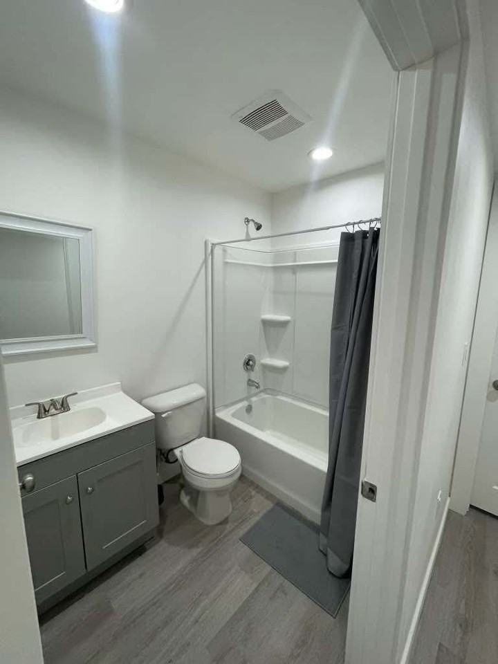1432 E 20th St #1 - Photo 2 of 5