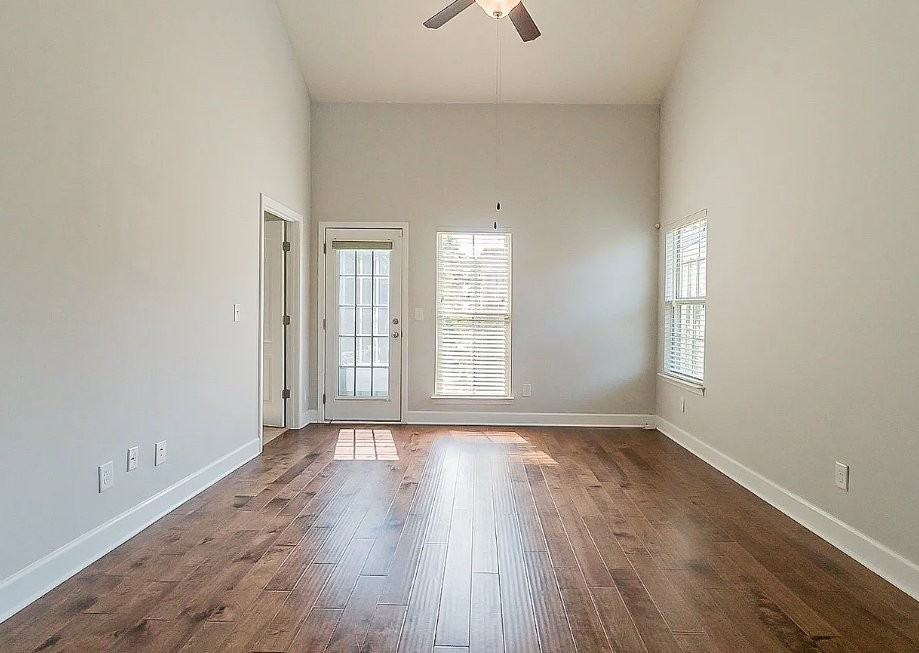 2000 Abbingdon Way - Photo 5 of 20