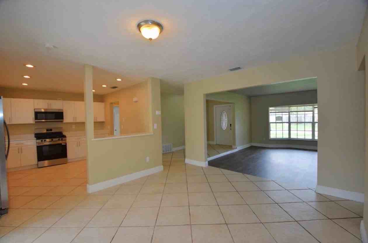 1324 Nw 58th Ave - Photo 2 of 8