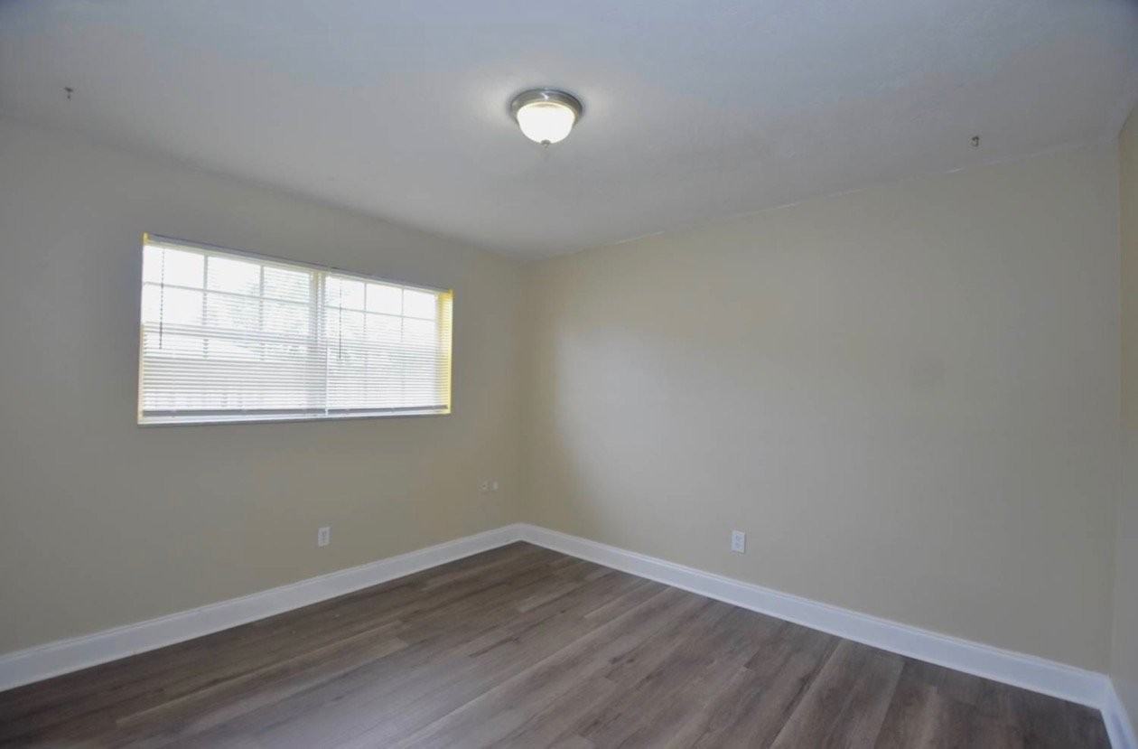 1324 Nw 58th Ave - Photo 6 of 8